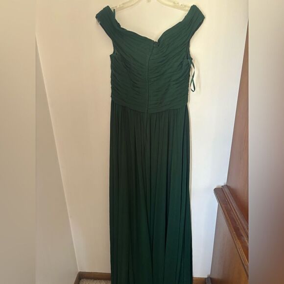 La Femme green off the shoulder rusched long gown size 8 - Picture 13 of 13